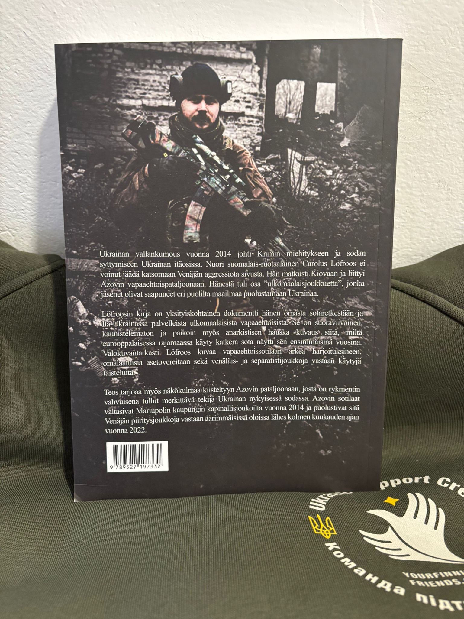 Carolus Löfroos: Vapaaehtoiset – Sotamme Ukrainassa 2014-2015
